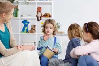 Comment mobiliser l'Éducation nationale autour des ateliers pour enfants de parents séparés ?
