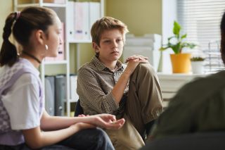 Que faire quand un enfant refuse de parler ou se ferme en atelier ?